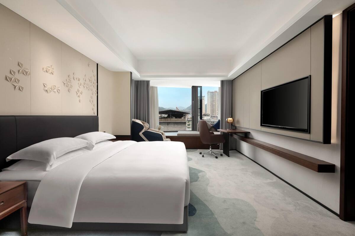 Deluxe Suite, 1 King Bed, Non Smoking