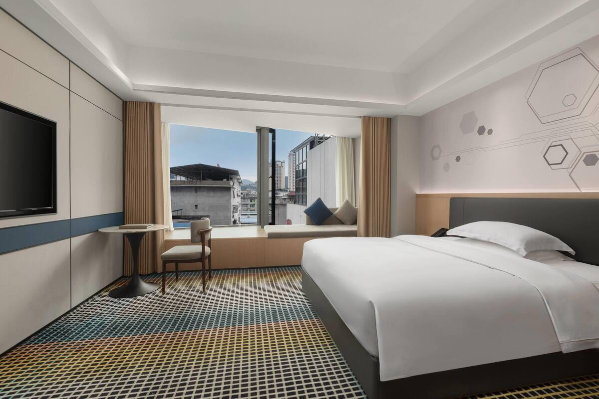 Deluxe Room, 1 King Bed, Non Smoking