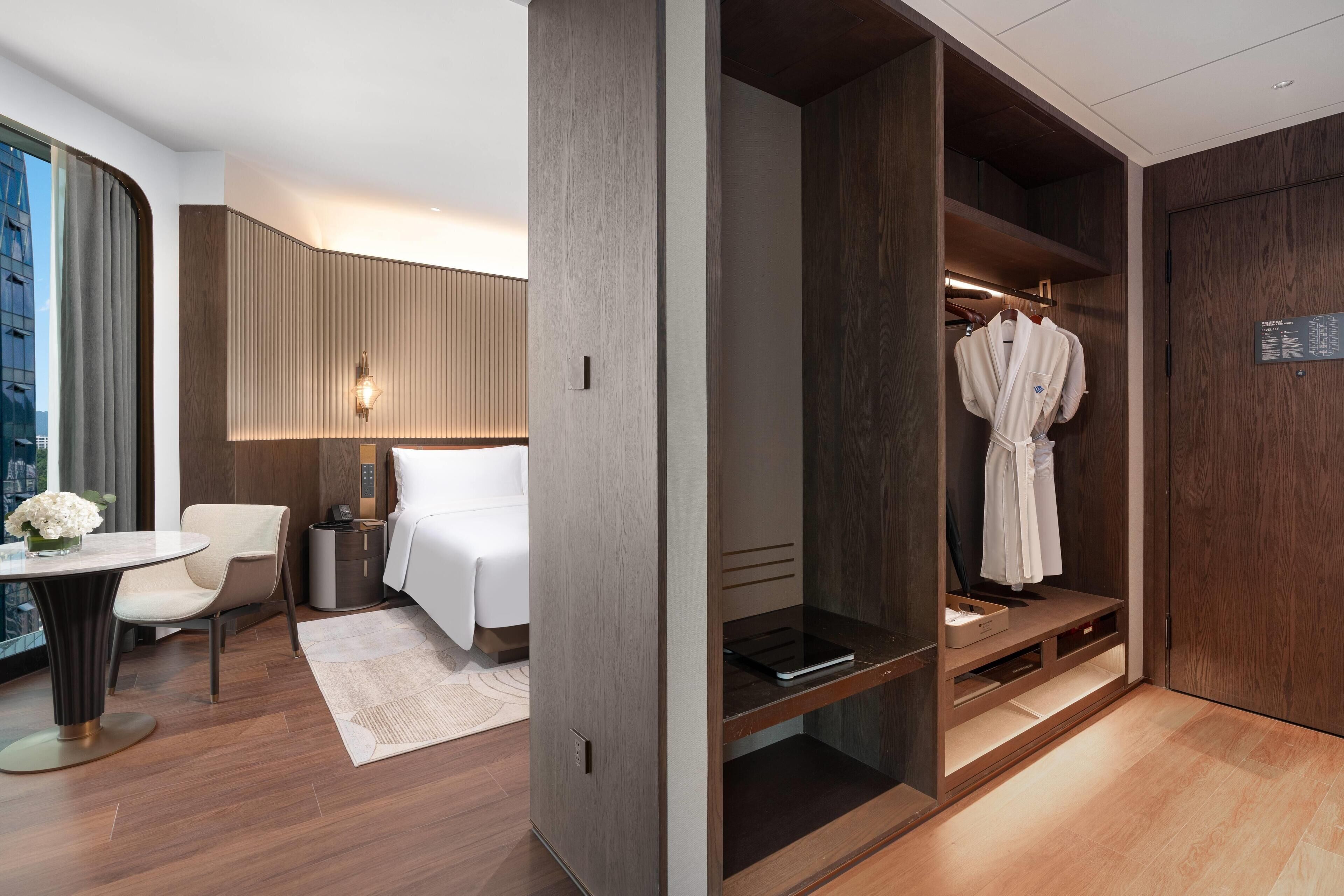 Room, 1 King Bed, City View (Supreme)