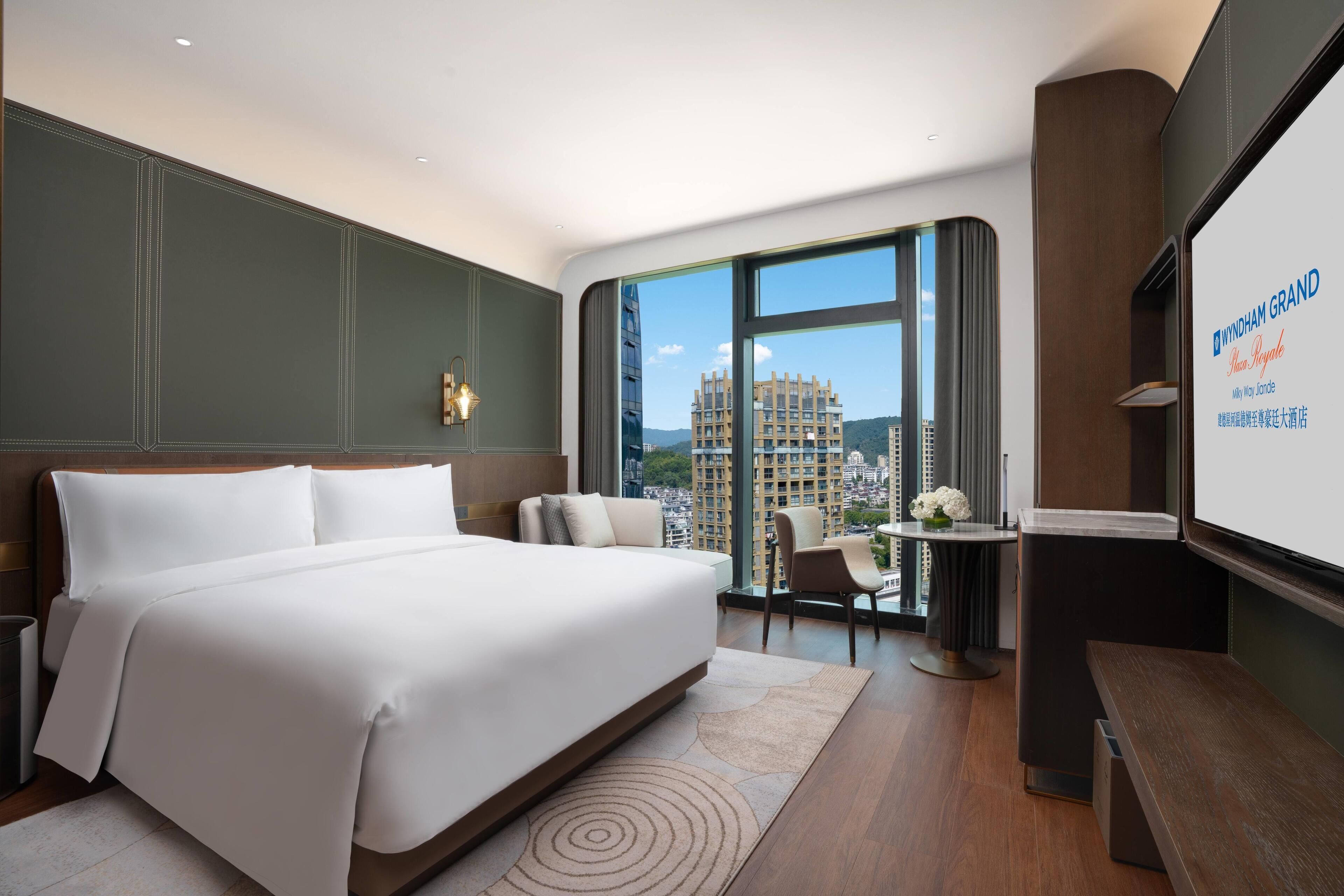 Executive Room, 1 King Bed, River View