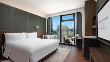 Executive Room, 1 King Bed, River View