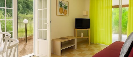 1 chambre, fer et planche à repasser, accès Internet, draps fournis