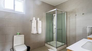 House, 1 Bedroom, Accessible, Smoking | Bathroom