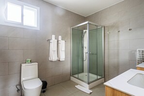 House, 1 Bedroom, Accessible, Smoking | Bathroom