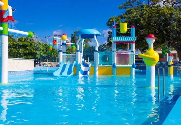 Huis, 1 slaapkamer, toegankelijk voor mindervaliden, roken | Zwembad | Een buitenzwembad