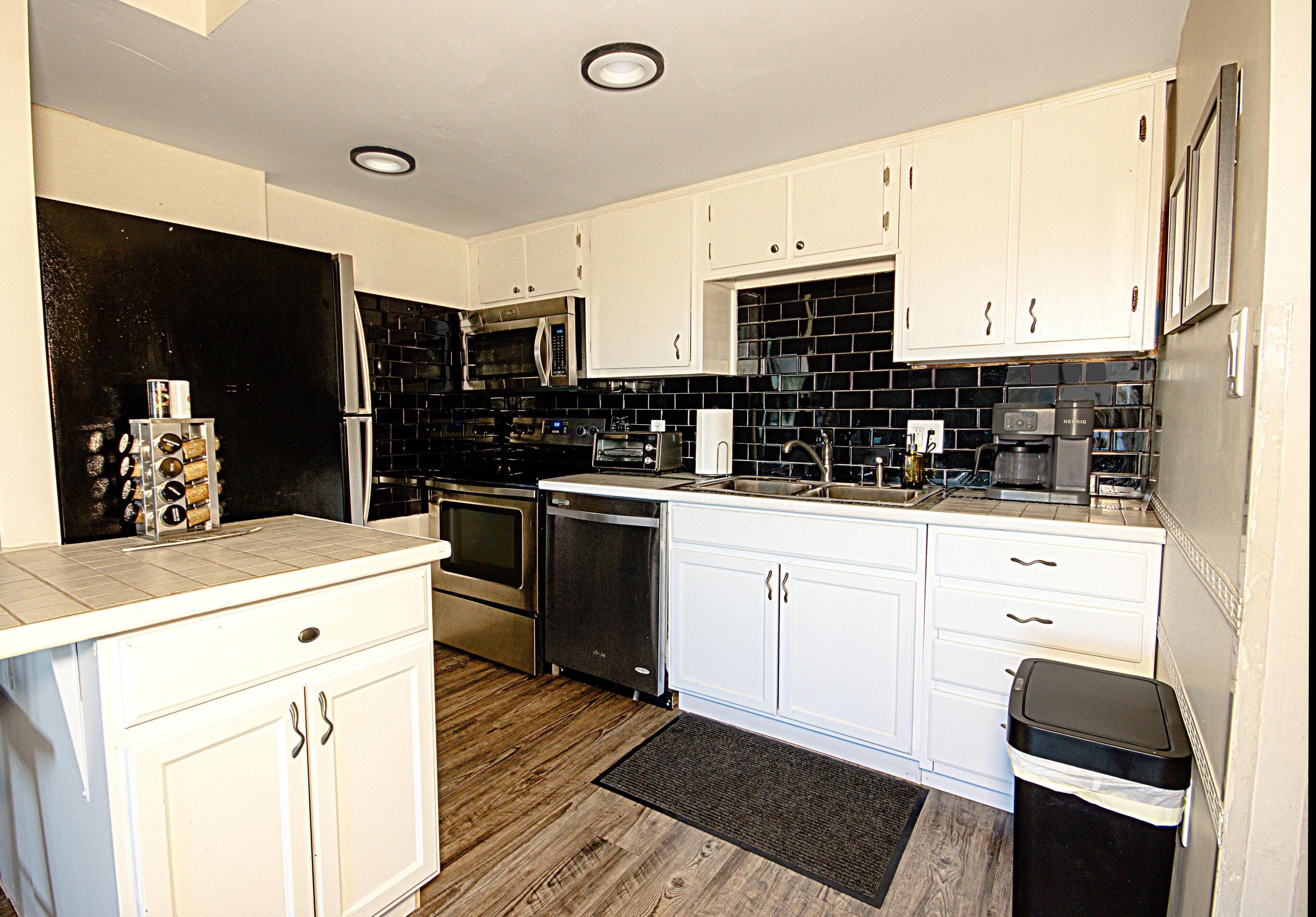 雪櫃、微波爐、焗爐、爐具