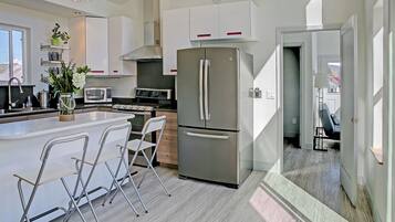 Shared fridge, microwave, toaster, coffee grinder