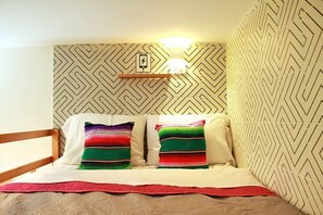 1 soverom, skrivebord og wi-fi (inkludert)