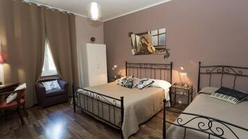 VerdunkelungsvorhĂ€nge, BĂŒgeleisen/BĂŒgelbrett, kostenloses WLAN