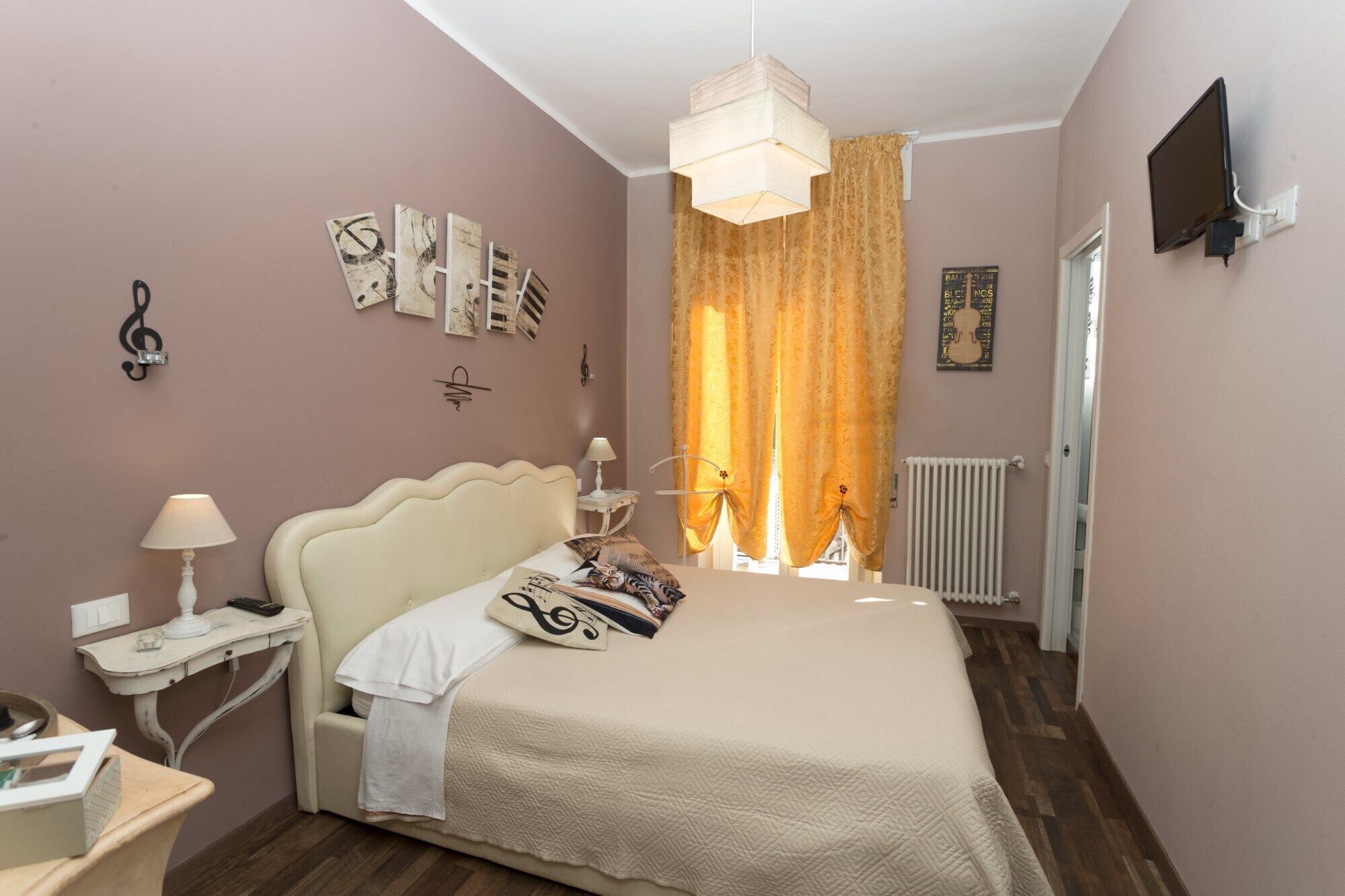 Blackout curtains, iron/ironing board, free WiFi