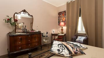 Blackout drapes, iron/ironing board, free WiFi