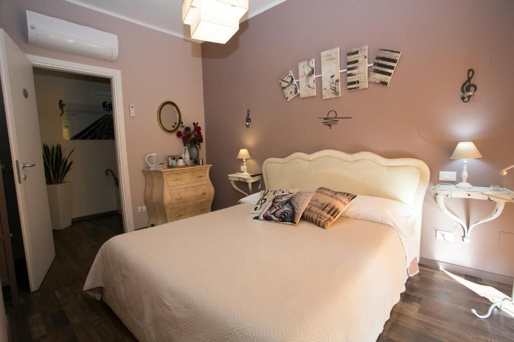 Verdunkelungsvorhänge, Bügeleisen/Bügelbrett, kostenloses WLAN