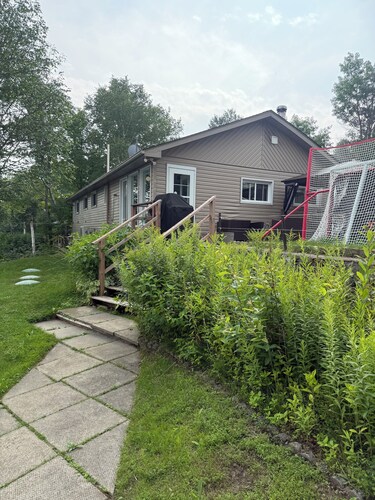 3 Bedroom Lakefront Cottage | OFSC & Trails Nearby