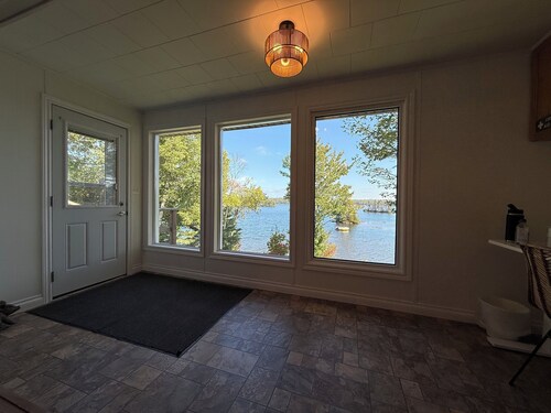 3 Bedroom Lakefront Cottage | OFSC & Trails Nearby