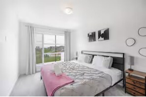 5 bedrooms, iron/ironing board, free WiFi, bed sheets