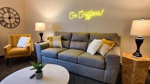 Smart TV, libros, biblioteca musical y estéreo 