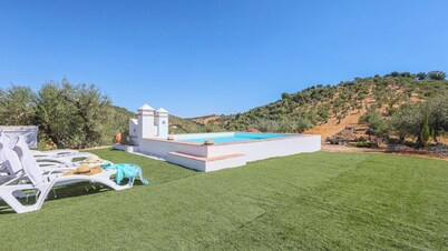 La Era del Bonete Constantina by Ruralidays