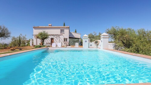 La Era del Bonete Constantina by Ruralidays