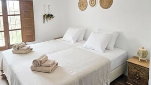 8 habitaciones, tabla de planchar con plancha, cuna de viaje y wifi 