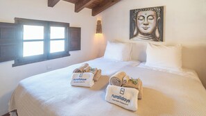 Planxa i posts de planxar, un bressol de viatge i wifi 