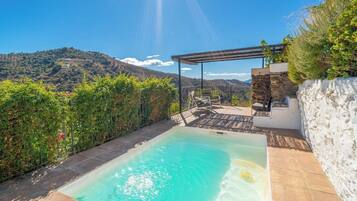 Banyera d'hidromassatge a l'aire lliure