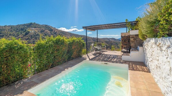 Banyera d'hidromassatge a l'aire lliure