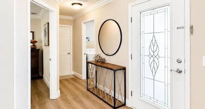 Sunshine Stay a Creekside Villa at Lake Sumter Landing with Nature & Water Views