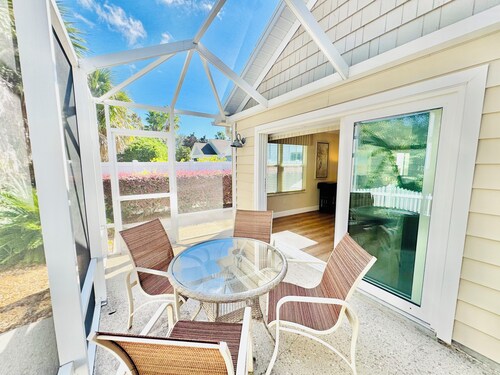 Sunshine Stay a Creekside Villa at Lake Sumter Landing with Nature & Water Views