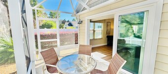 Sunshine Stay a Creekside Villa at Lake Sumter Landing with Nature & Water Views