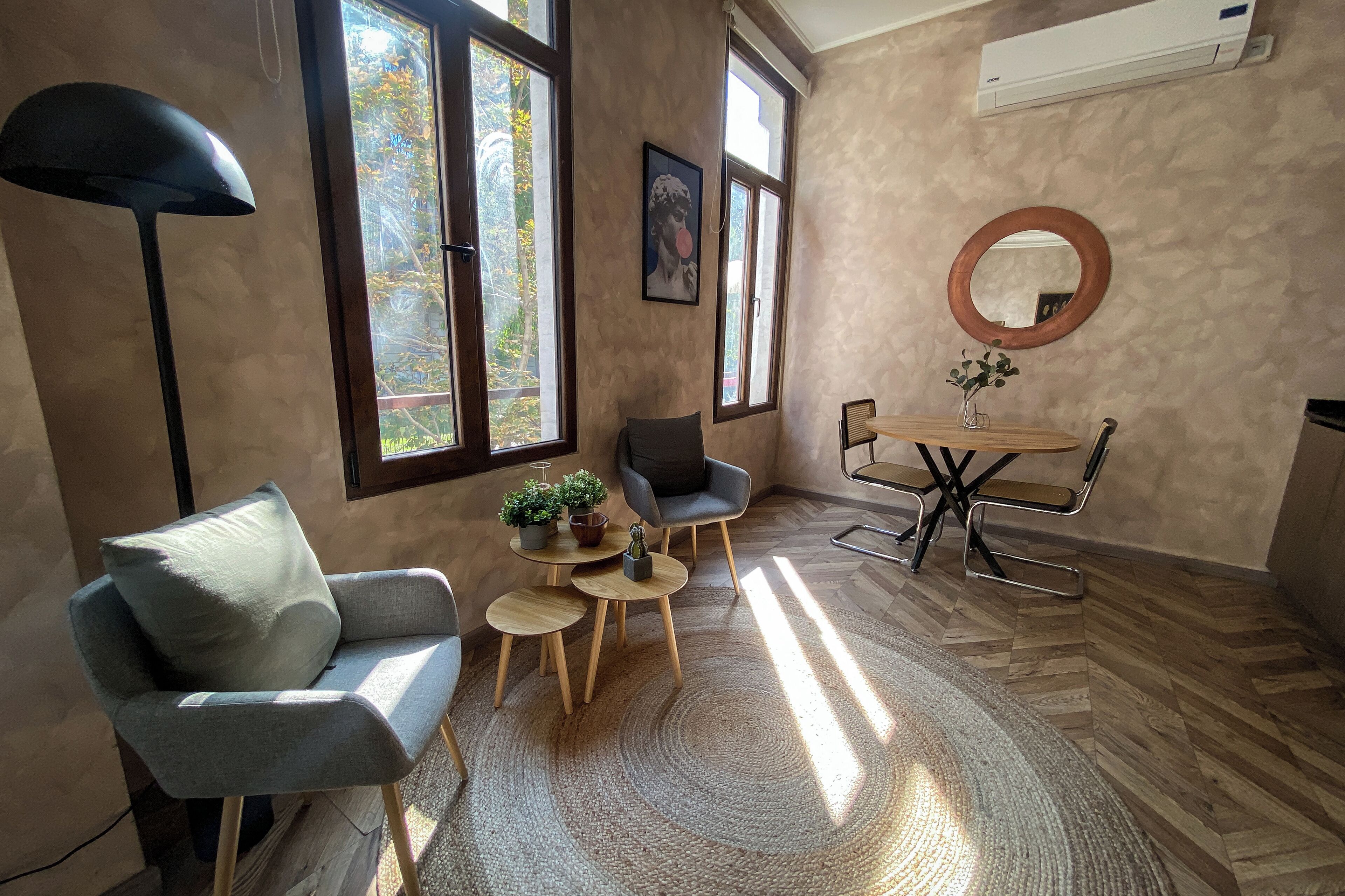 Studio | Living area | Flat-screen TV