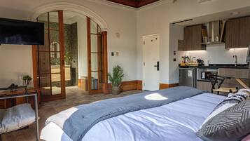 Superior Apartment Queen, Park View | Roupas de cama premium, espaço de trabalho para notebook