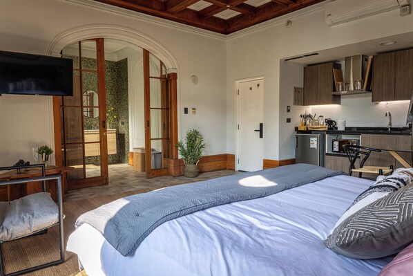 Superior Apartment Queen, Park View | Κλινοσκεπάσματα υψηλής ποιότητας, χώρος εργασίας για λάπ τοπ 