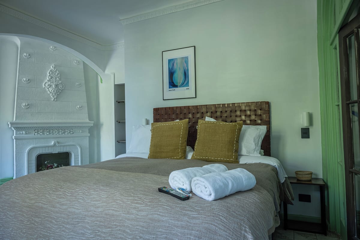 Superior Apartment Queen, Park View | Premium bedding, laptop workspace, WiFi (free), bed sheets
