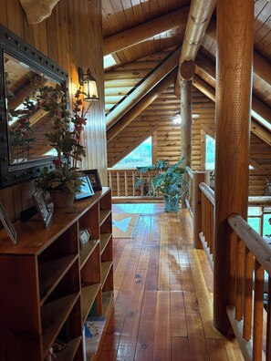 المنشأة من الداخل