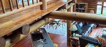 Peaceful Log home on 9 mountainview acres