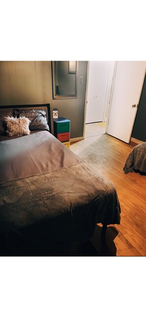 4 habitaciones, tabla de planchar con plancha, wifi y ropa de cama