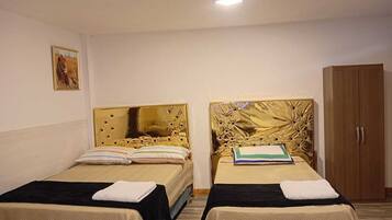 Tvåbäddsrum - uteplats - utsikt mot innergården | Gratis wi-fi