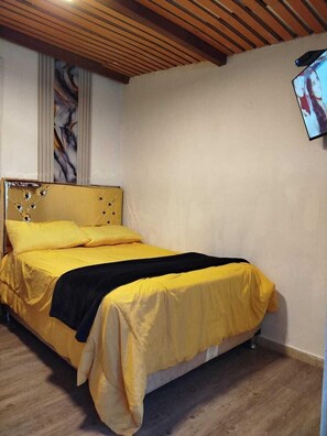 Comfort-Doppelzimmer, Terrasse, Blick auf den Innenhof | Kostenloses WLAN