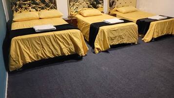 Comfort trippelrum - uteplats - utsikt mot innergården | Gratis wi-fi