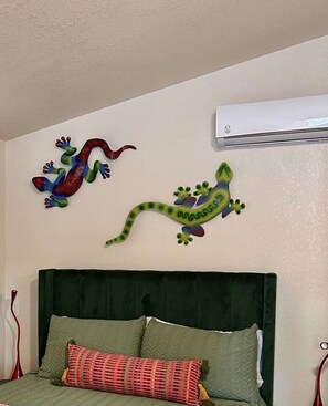 1 habitación, tabla de planchar con plancha, cuna de viaje y wifi 