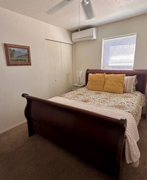 Bügeleisen/Bügelbrett, Reisekinderbett, WLAN, Bettwäsche