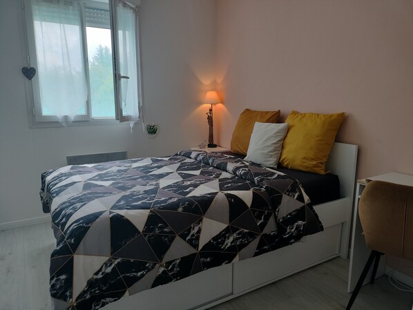 2 chambres, bureau, Wi-Fi, draps fournis