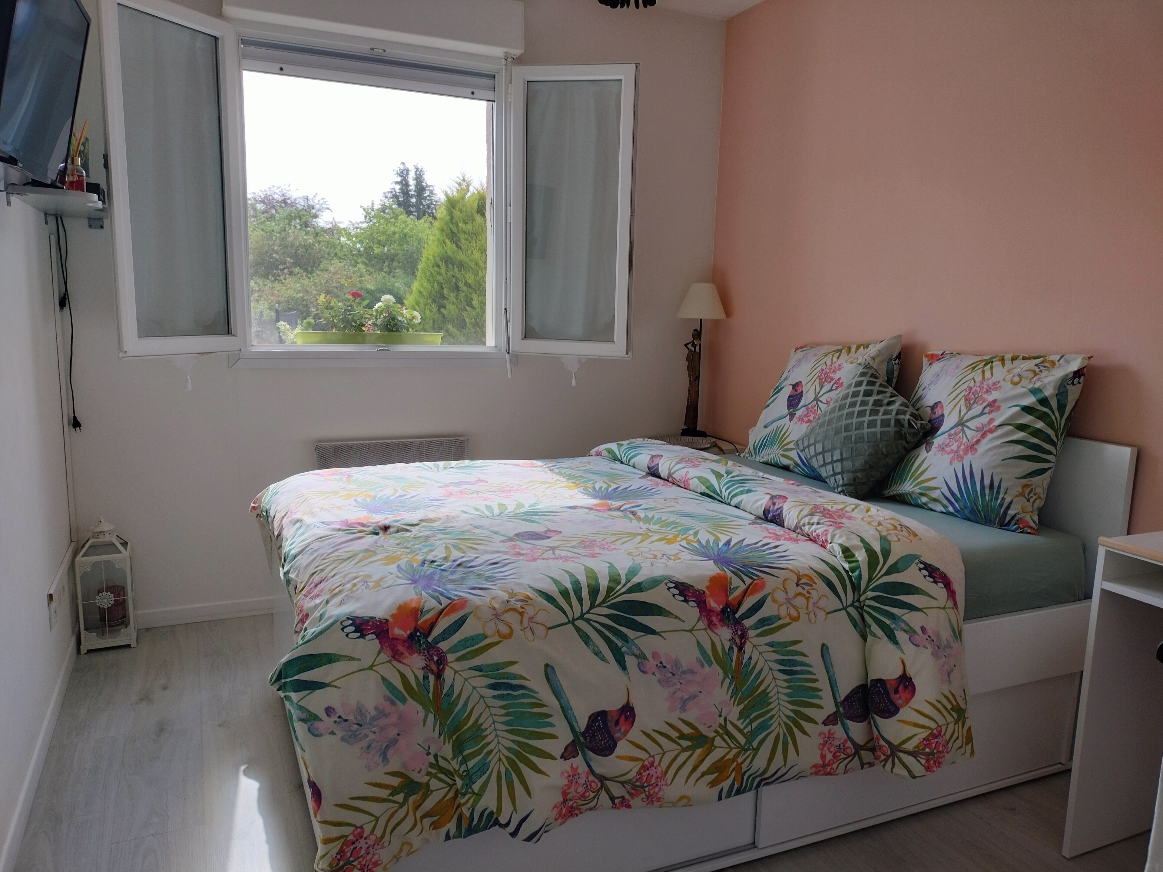 2 slaapkamers, een bureau, wifi, beddengoed