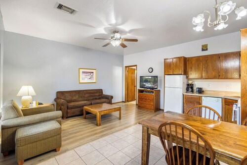 #252: Pine 2nd Level 1 Bedroom Roundhouse Resort