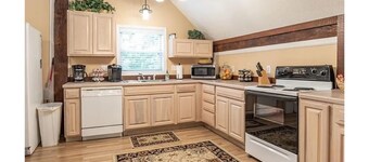 Back Nine Bungalow formerly The Overloft - Lake & Golf Retreat at Eagle Pointe