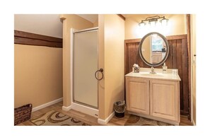 Shower, jetted bath, towels, toilet paper