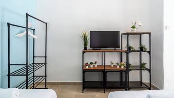 Studio, 2 Twin Beds, Kitchenette, City View | Iron/ironing board, free WiFi