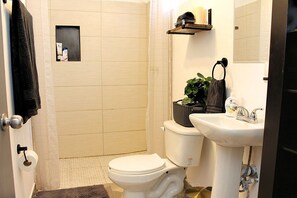 Shower - Cozy 6 bedroom apartment close to the beach, perfect for the office (La Paz)