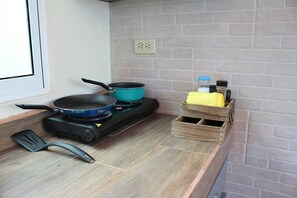 Fridge, microwave, coffee/tea maker, cookware/dishes/utensils - Cozy 6 bedroom apartment close to the beach, perfect for the office (La Paz)