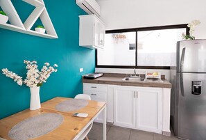 Microwave, coffee/tea maker, cookware/dishes/utensils, dining tables - Bright and cozy apartment for 3 guests with balcony, near La Paz waterfront (La Paz)
